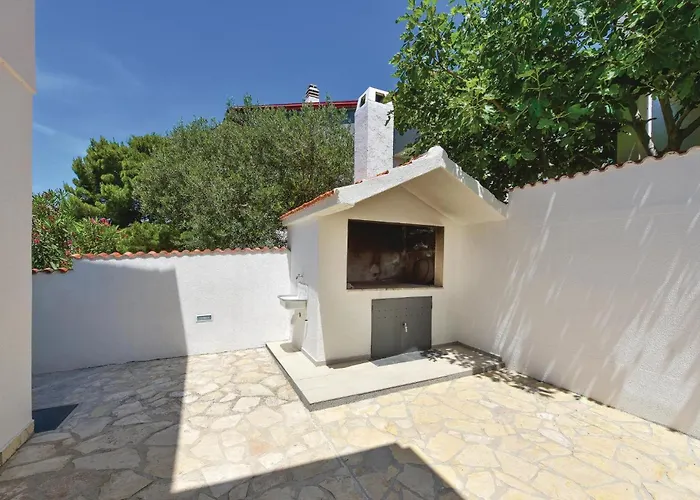 Five-Bedroom Holiday Home Primosten With Sea View 06