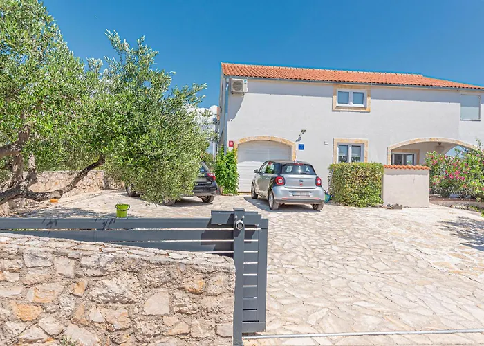 Beautiful Home In Primosten